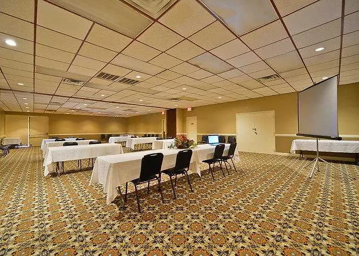 Hotel Western Airport 3*